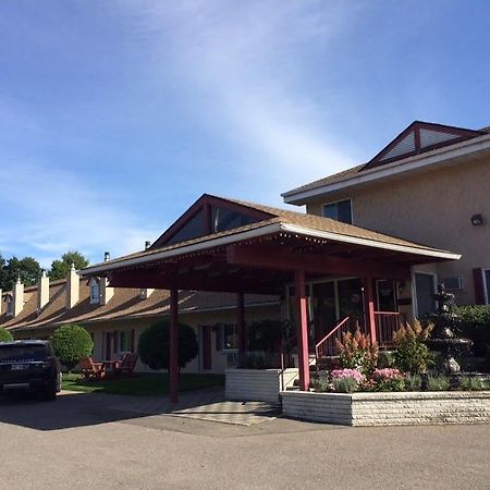 Saint-Sauveur-des-Monts Motel Des Pentes Et Suites מראה חיצוני תמונה