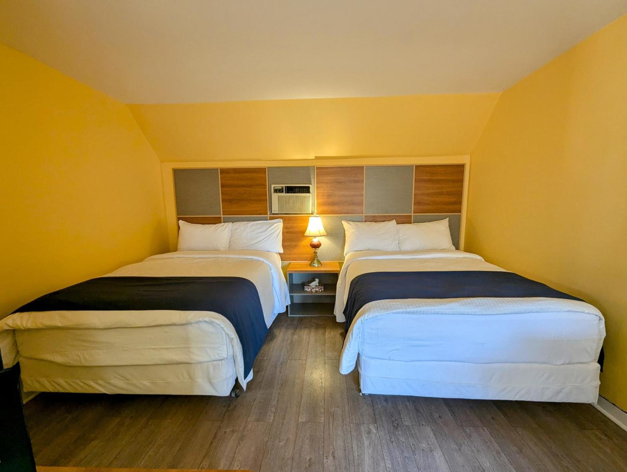 Saint-Sauveur-des-Monts Motel Des Pentes Et Suites מראה חיצוני תמונה