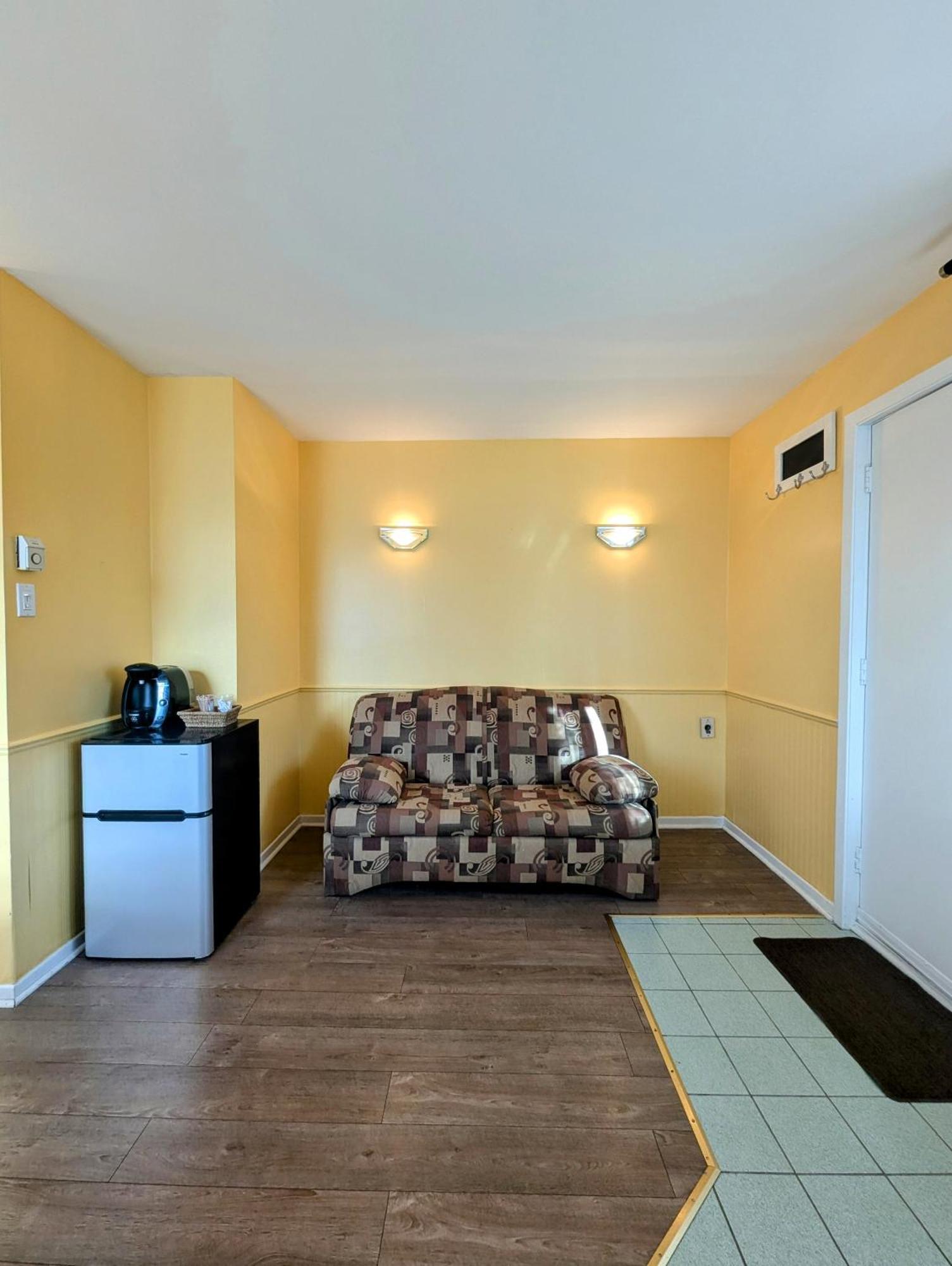 Saint-Sauveur-des-Monts Motel Des Pentes Et Suites מראה חיצוני תמונה
