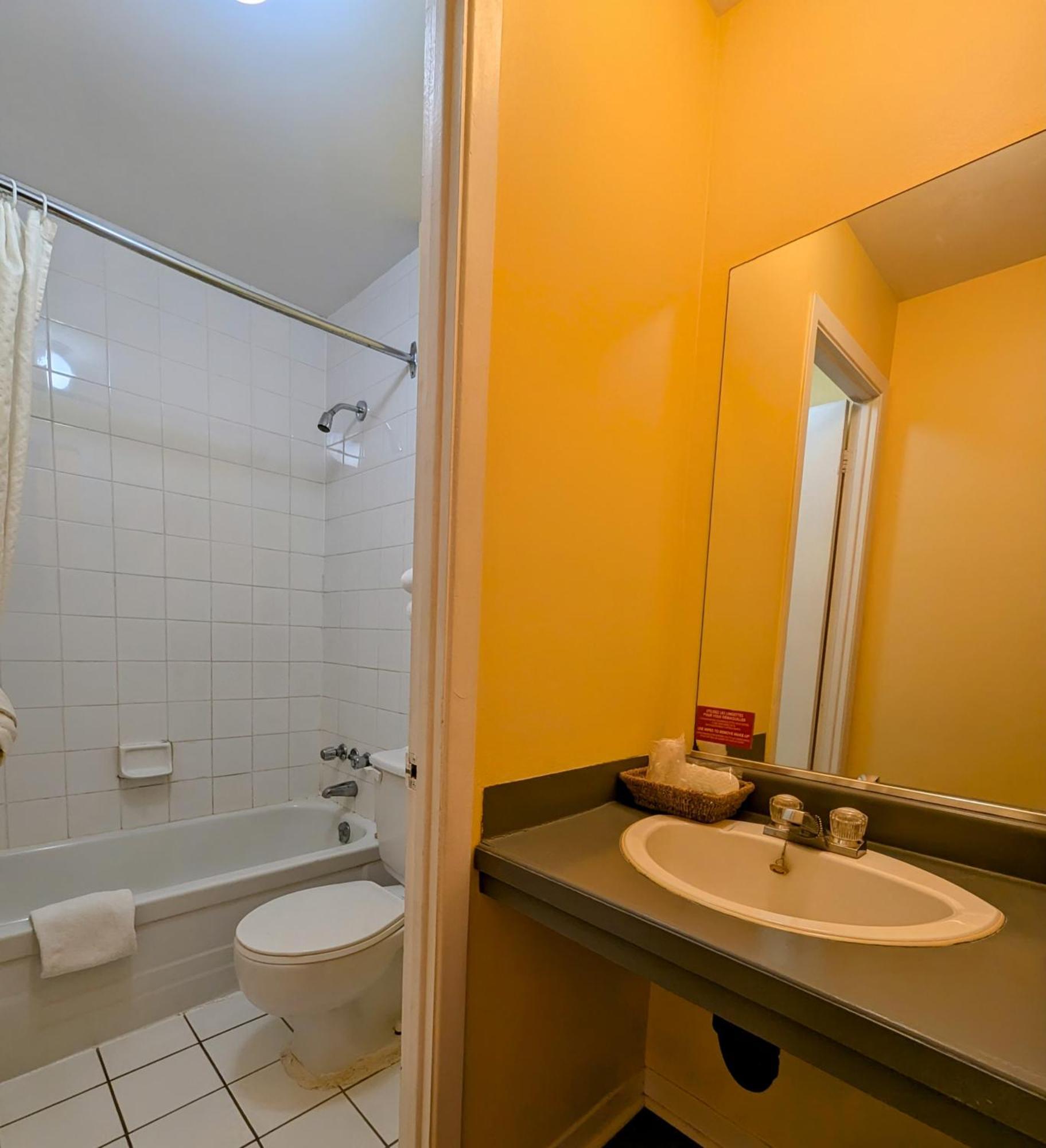 Saint-Sauveur-des-Monts Motel Des Pentes Et Suites מראה חיצוני תמונה