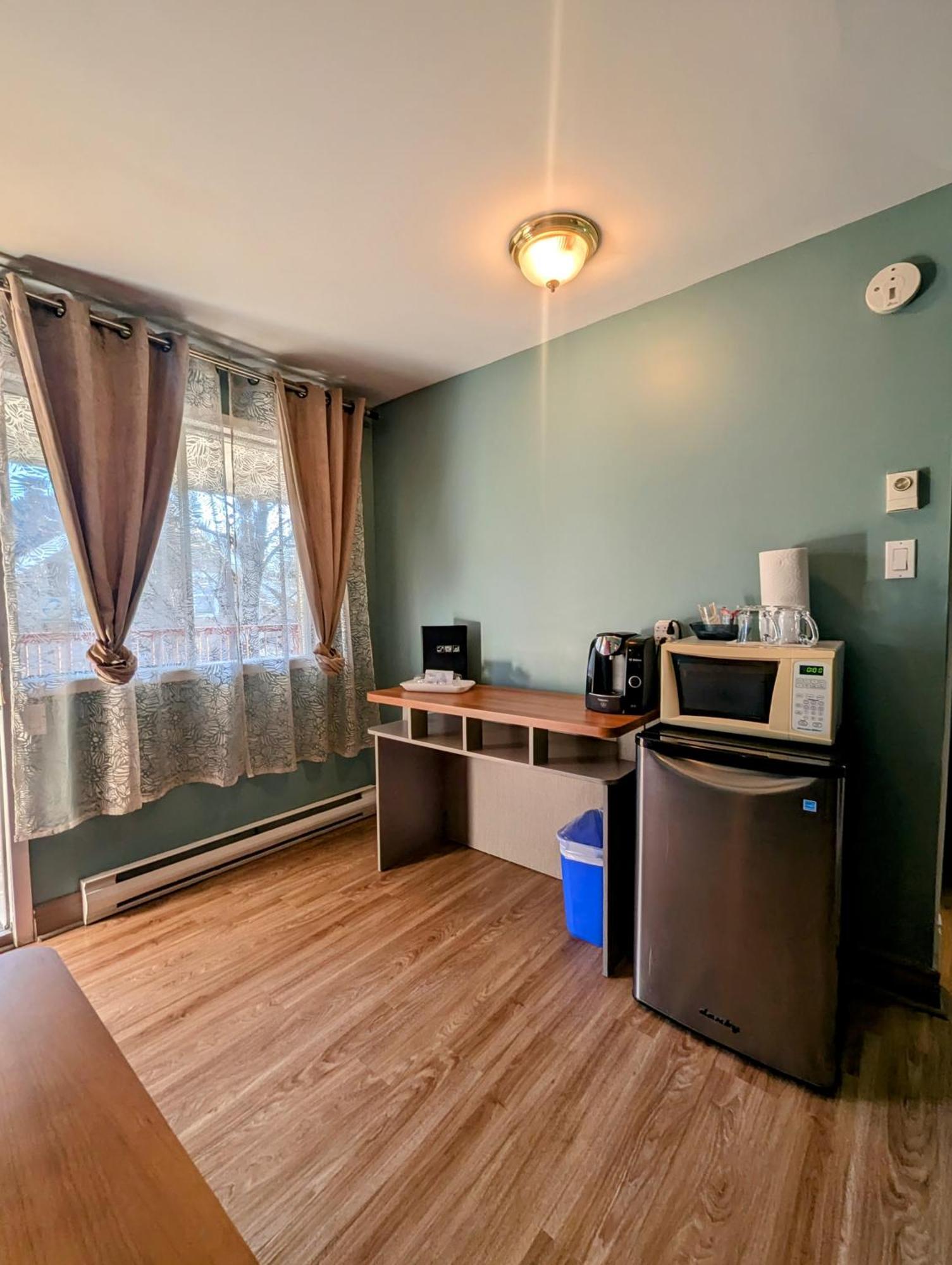Saint-Sauveur-des-Monts Motel Des Pentes Et Suites מראה חיצוני תמונה