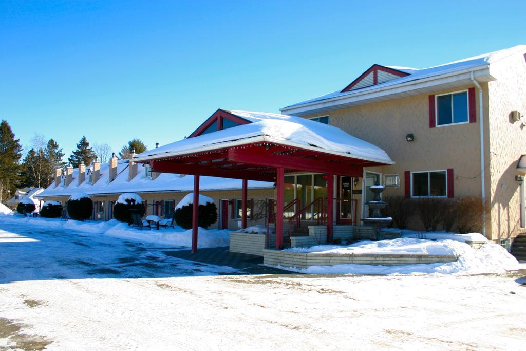 Saint-Sauveur-des-Monts Motel Des Pentes Et Suites חדר תמונה