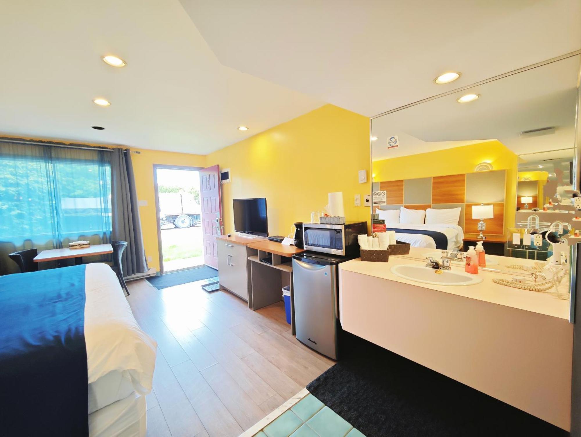 Saint-Sauveur-des-Monts Motel Des Pentes Et Suites מראה חיצוני תמונה