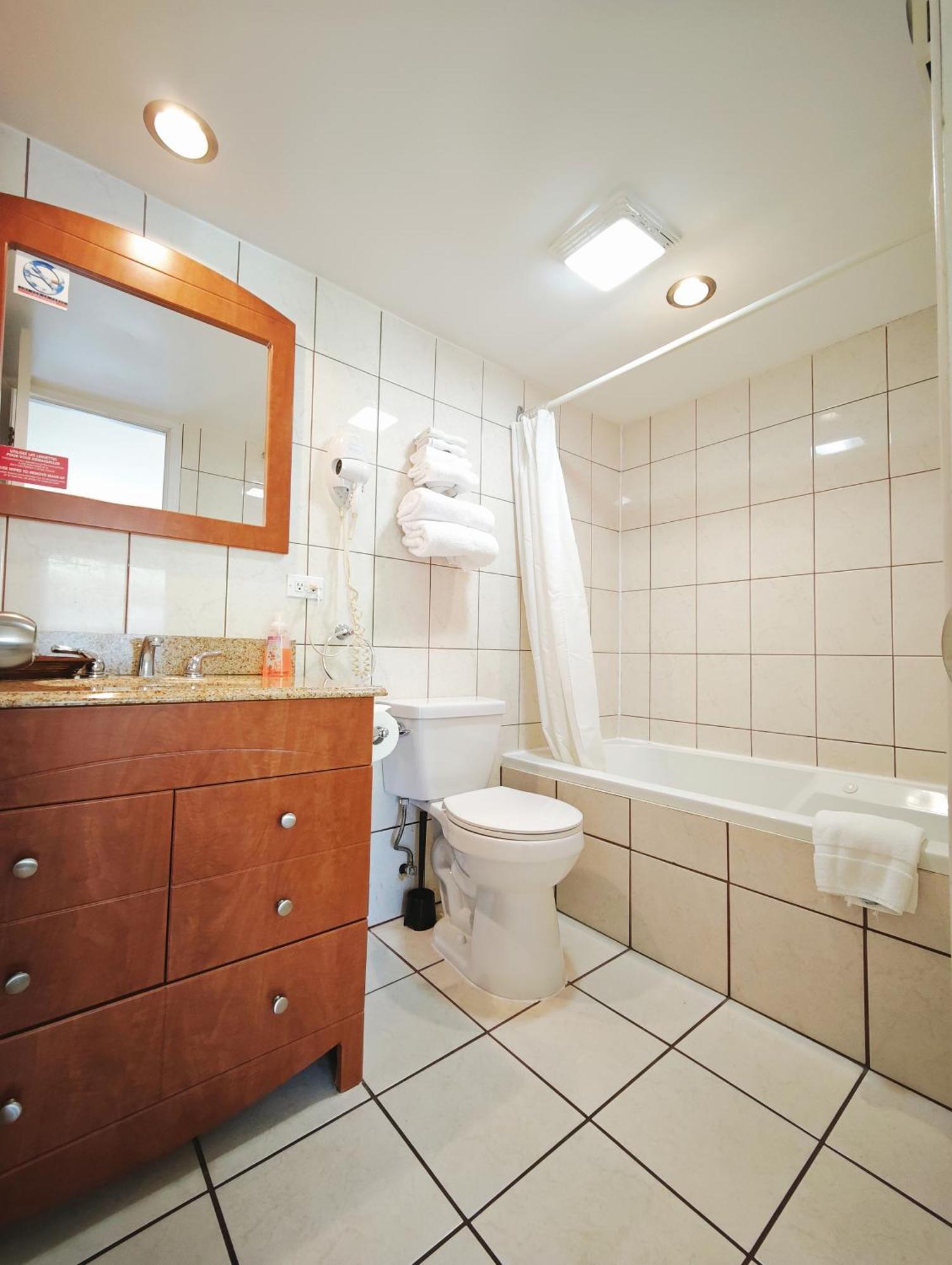 Saint-Sauveur-des-Monts Motel Des Pentes Et Suites מראה חיצוני תמונה