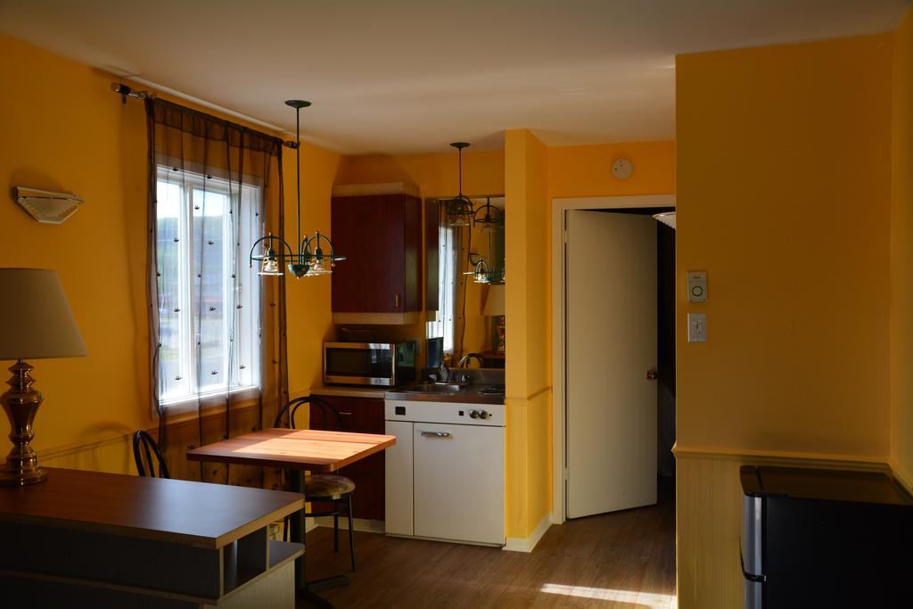 Saint-Sauveur-des-Monts Motel Des Pentes Et Suites מראה חיצוני תמונה