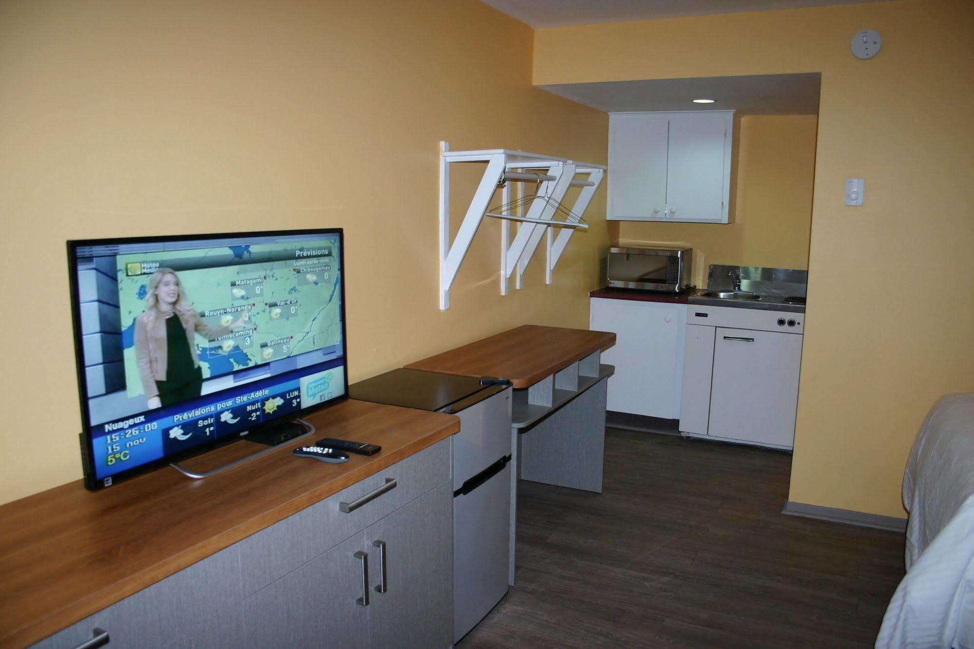 Saint-Sauveur-des-Monts Motel Des Pentes Et Suites מראה חיצוני תמונה