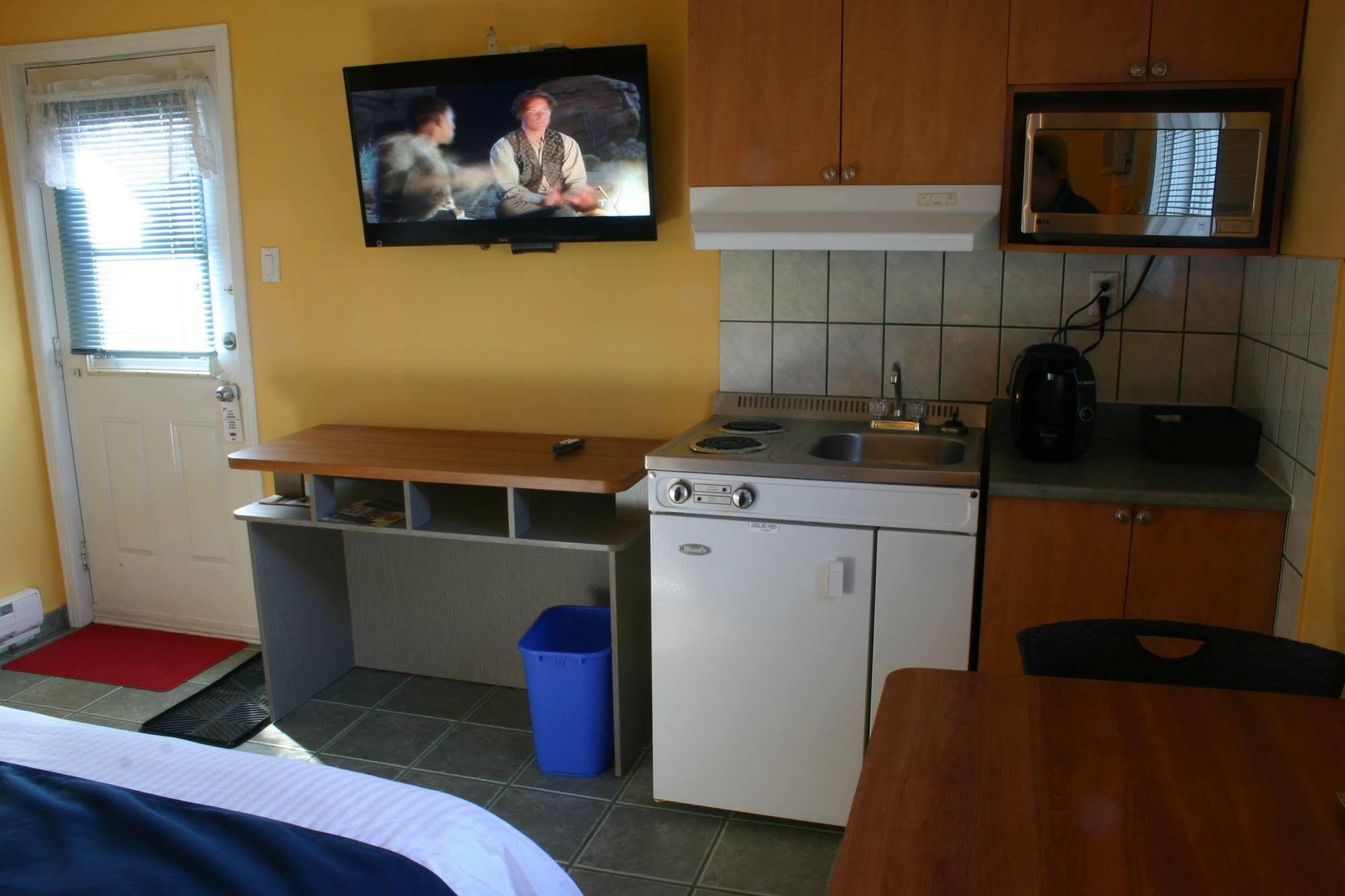 Saint-Sauveur-des-Monts Motel Des Pentes Et Suites מראה חיצוני תמונה